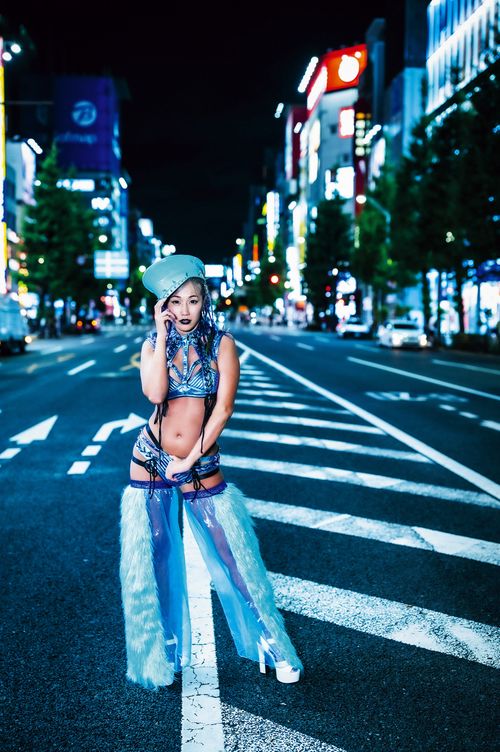 ウナギ・サヤカ写真集 「極彩人」 – 丸善ジュンク堂書店ネットストア