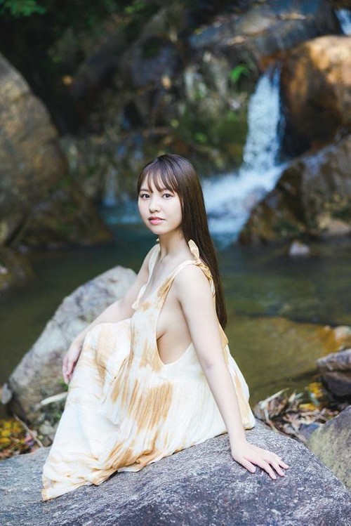 本郷柚巴 ポストカード C 本郷柚巴 卒業記念写真集 どこを見ればいい？』 HMV&BOOKS online限定特典：ポストカードC》NMB48本郷柚巴 卒業