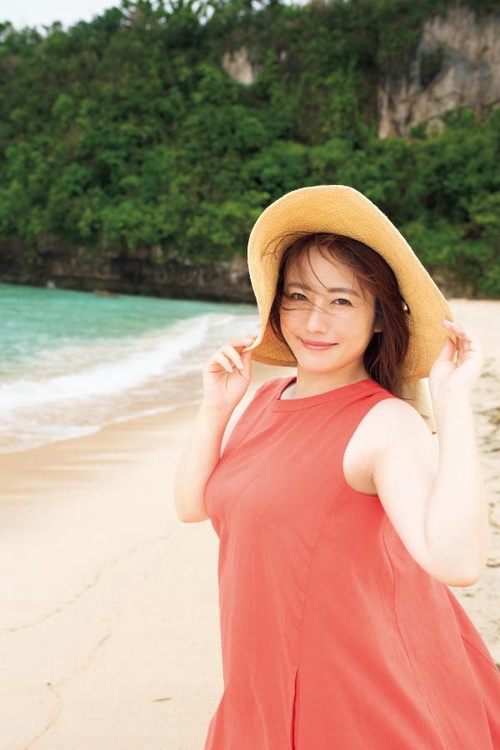 磯山さやか写真集『and more』 – 丸善ジュンク堂書店ネットストア