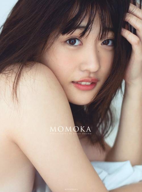 石田桃香　ファースト写真集『MOMOKA』