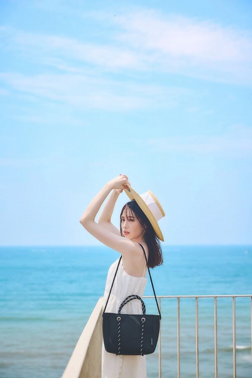 On The Shore 超軽量! 3層ショルダーバッグBOOK